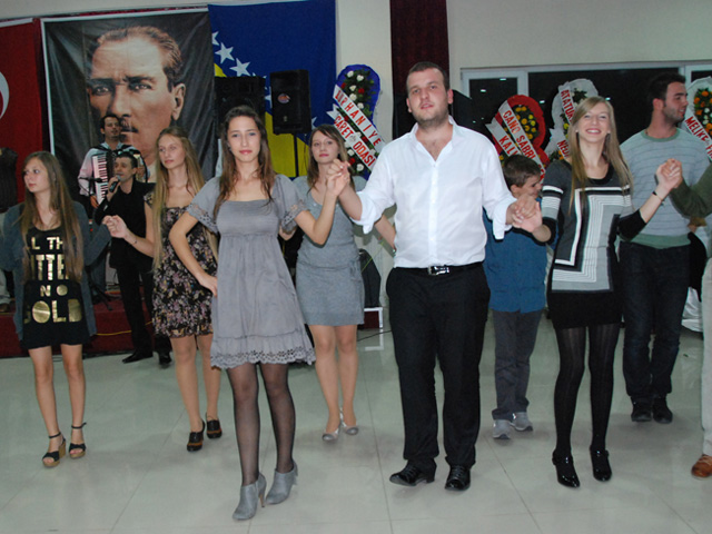 İzmir Bosna Sancak Kültür ve Yardımlaşma Derneği Gençlik Kolları üyesi gençleri hayran bıraktı